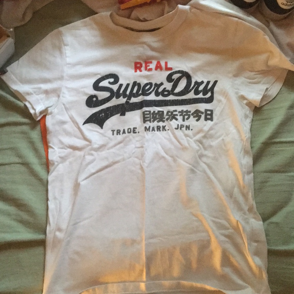 While Super Dry T-shirt Men’s size small